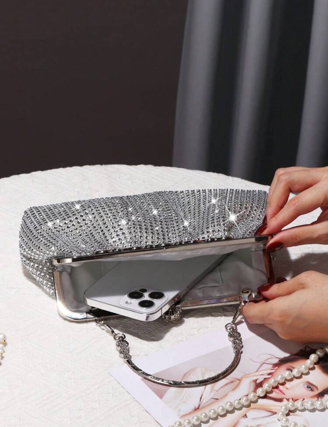 RHINESTONE GLITTER CLUTCH HANDBAG WITH CHAIN